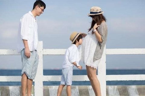 代怀助孕肚子疼的原因解析